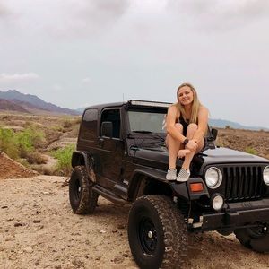 Meet your Posher, Casey